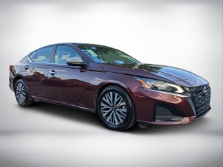 Used 2024 Nissan Altima 2.5 SV image 1