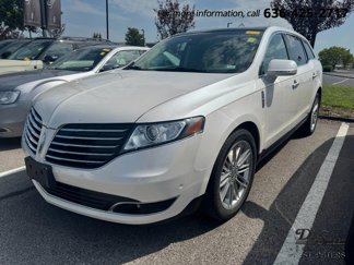 Used 2019 Lincoln MKT AWD image 1