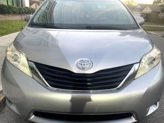 Used 2012 Toyota Sienna LE image 1