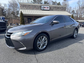 Used 2015 Toyota Camry SE w/ Moonroof Package image 1