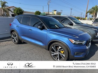 Used 2020 Volvo XC40 T5 R-Design image 1