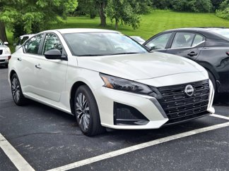 Used 2024 Nissan Altima 2.5 SV image 1