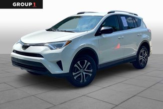 Used 2018 Toyota RAV4 LE image 1