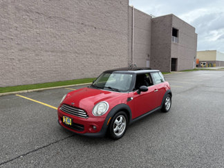 Used 2011 MINI Cooper Hardtop image 1
