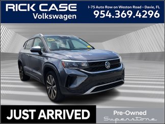 Used 2022 Volkswagen Taos SE image 1