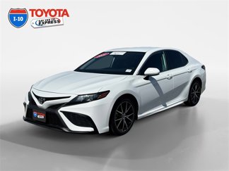 Certified 2021 Toyota Camry SE image 1