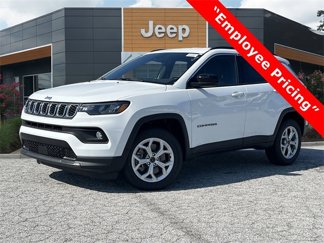 New 2025 Jeep Compass Latitude image 1