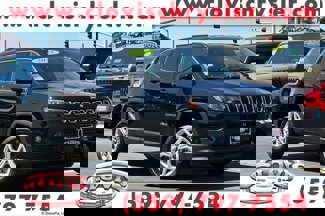 New 2025 Jeep Compass Latitude image 1
