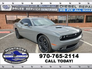 Used 2019 Dodge Challenger SXT image 1