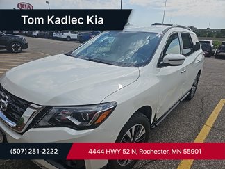 Used 2020 Nissan Pathfinder SV image 1
