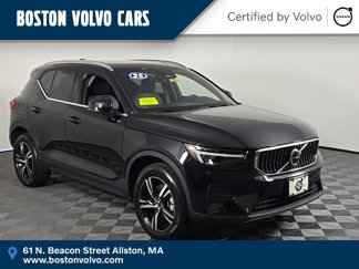 Certified 2025 Volvo XC40 B5 Core image 1