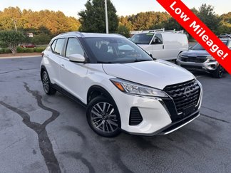 Used 2023 Nissan Kicks SV image 1