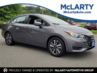 Used 2023 Nissan Versa SV image 1