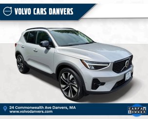 Certified 2025 Volvo XC40 B5 Plus image 1