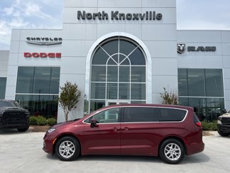 Used 2023 Chrysler Pacifica Touring-L image 1
