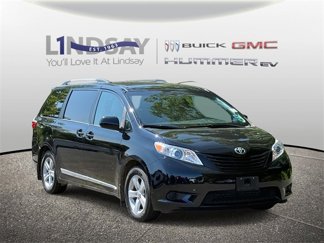 Used 2017 Toyota Sienna LE w/ Protection Package image 1