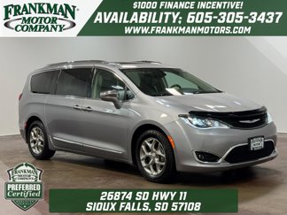 Used 2018 Chrysler Pacifica Limited image 1