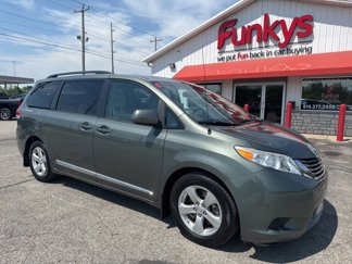 Used 2014 Toyota Sienna LE image 1