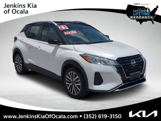 Used 2023 Nissan Kicks SV image 1
