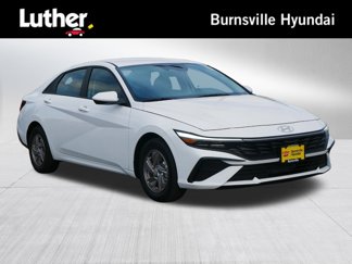 Certified 2025 Hyundai Elantra SE w/ Cargo Package image 1