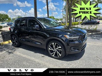 Used 2019 Volvo XC40 T5 R-Design image 1