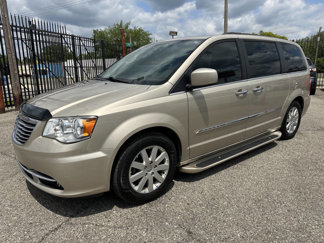 Used 2016 Chrysler Town & Country Touring w/ Driver Convenience Group image 1