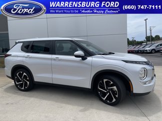 Used 2023 Mitsubishi Outlander SE image 1