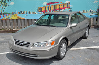 Used 2001 Toyota Camry XLE image 1