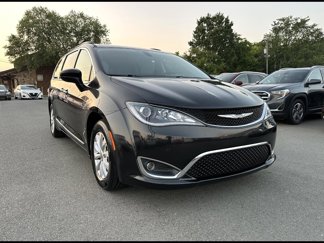 Used 2017 Chrysler Pacifica Touring-L image 1