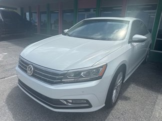 Used 2018 Volkswagen Passat 2.0T SE image 1