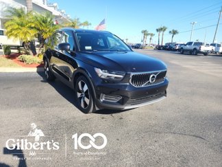 Used 2020 Volvo XC40 T5 Momentum image 1