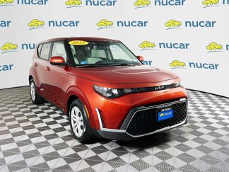 Used 2023 Kia Soul LX image 1