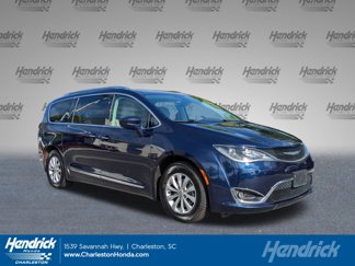 Used 2018 Chrysler Pacifica Touring-L image 1