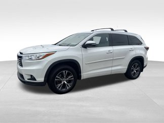 Used 2016 Toyota Highlander XLE image 1