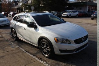 Used 2016 Volvo V60 T5 Cross Country image 1
