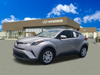 Used 2019 Toyota C-HR LE image 1