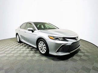 Used 2022 Toyota Camry LE image 1