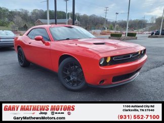 Used 2018 Dodge Challenger SXT image 1