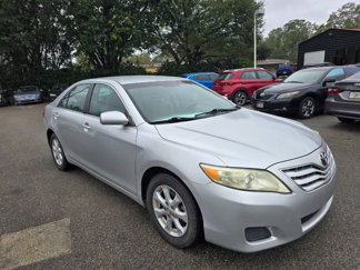 Used 2010 Toyota Camry LE image 1