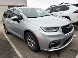 Used 2023 Chrysler Pacifica Limited image 1