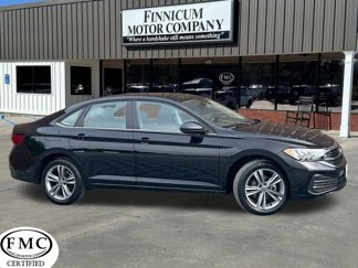 Used 2024 Volkswagen Jetta SE image 1