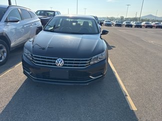 Used 2017 Volkswagen Passat 1.8T SE image 1