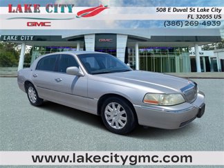 Used 2009 Lincoln Town Car Signature Limited image 1