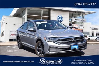 Certified 2024 Volkswagen Jetta SE w/ Panoramic Sunroof Package image 1