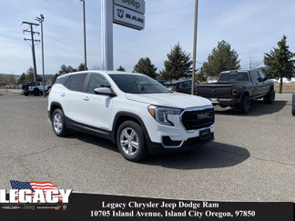 Used 2024 GMC Terrain SLE image 1
