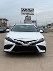 Used 2021 Toyota Camry SE image 1