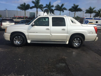Used 2003 Cadillac Escalade EXT image 1