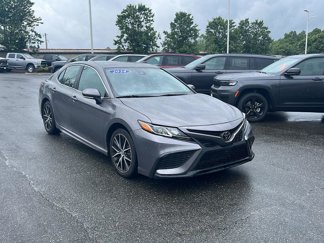 Used 2024 Toyota Camry SE image 1