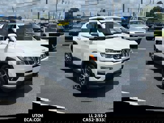 Used 2018 Jeep Compass Latitude image 1
