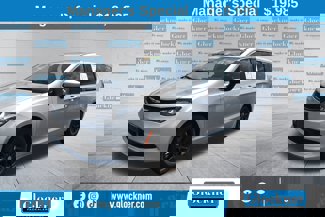 Used 2023 Chrysler Voyager LX image 1